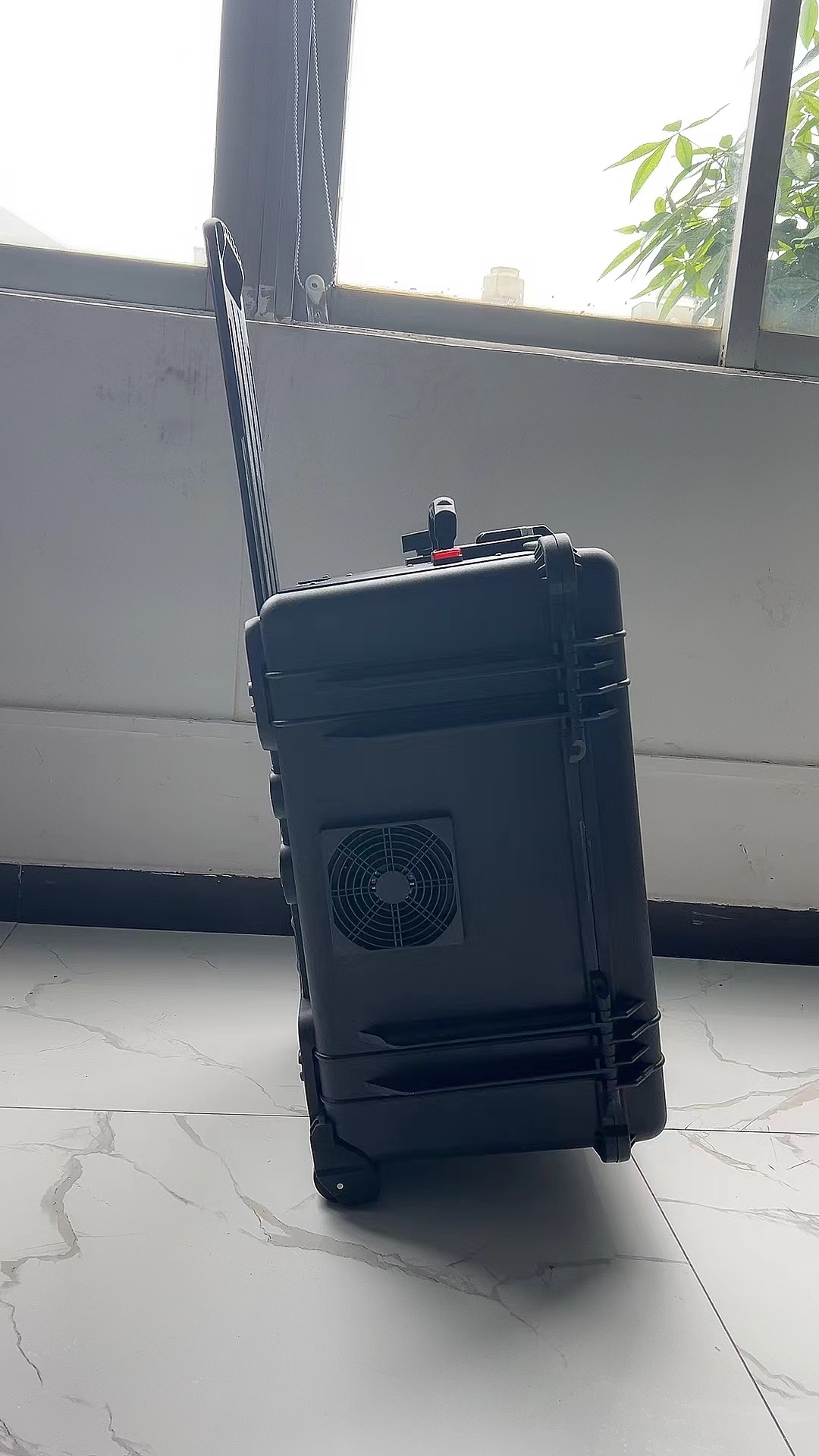 宝清手拉箱型移动通信干扰器